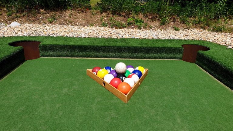Spielgolf in Aschheim - Minigolf und Fußball-Billard für die ganze